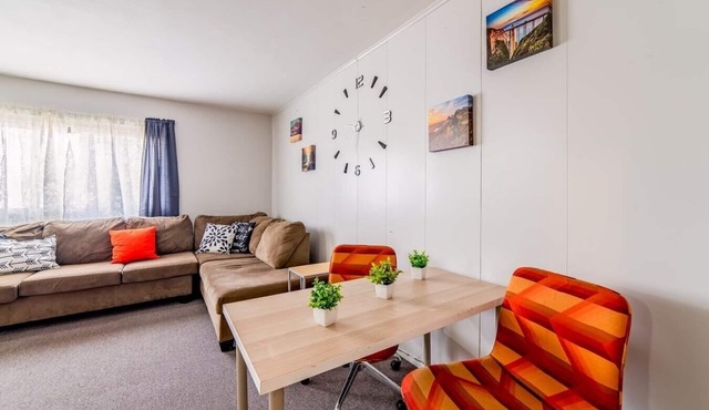 Cozy Private 3 Bedroom Apartment with Bath | | Sleeps 5 | Free parking