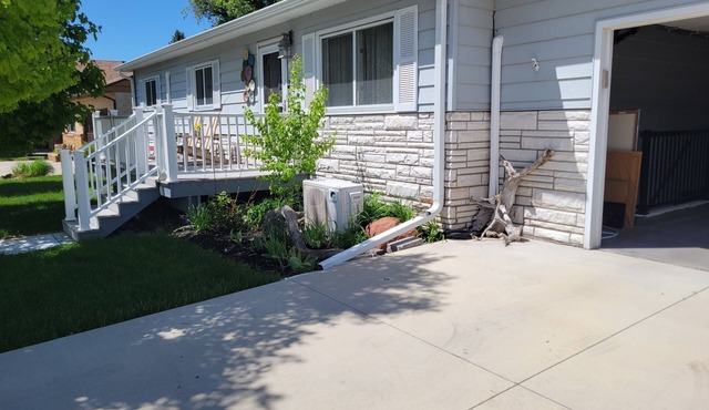 cozey 2 bedroom basement apartment, comfortably located in center Morrill Ne.