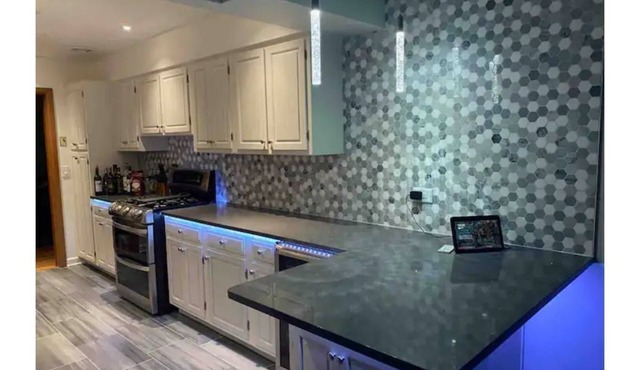 Coziest estate home 20 minutes to downtown