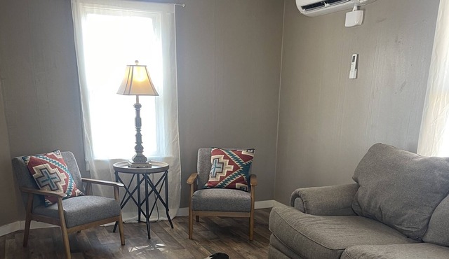 Cozy 1/1 bungalow in quiet neighborhood.