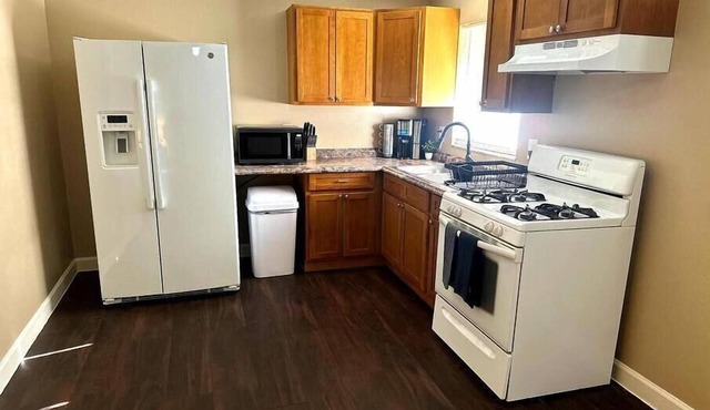 Cozy 1/1 full apartment