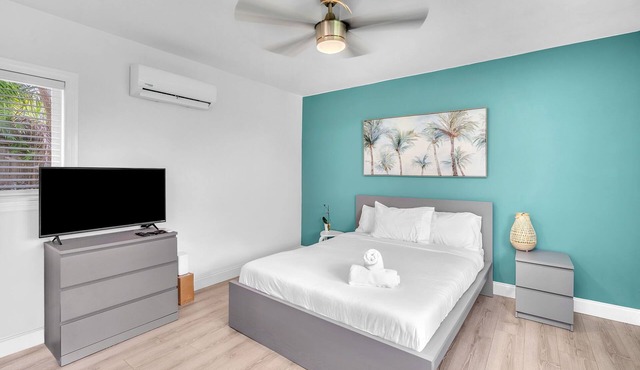 Cozy 1/1 Retreat in Gated Dania Beach Oasis