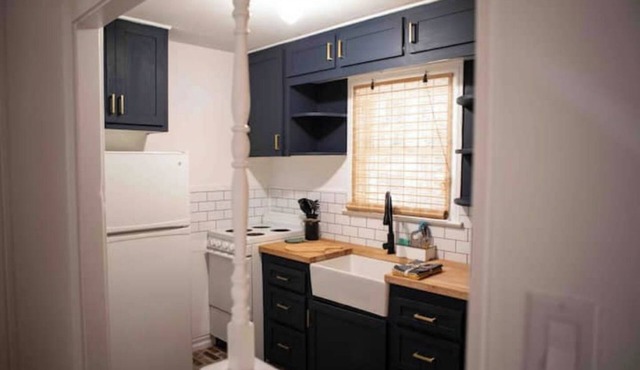 Cozy 1/1 upstairs garage apartment! 200 5-star ratings on the other platform!