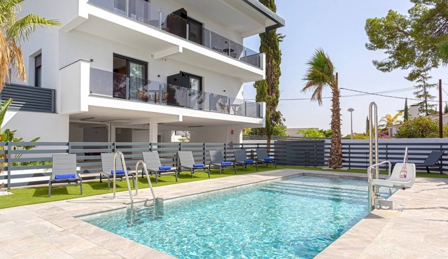 Cozy 1 bd apartment with terrace, pool and parking. Arruzafa VII