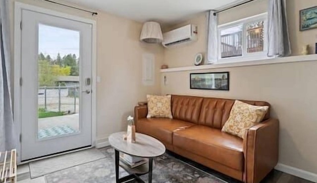 Cozy 1 BD on the South Hill