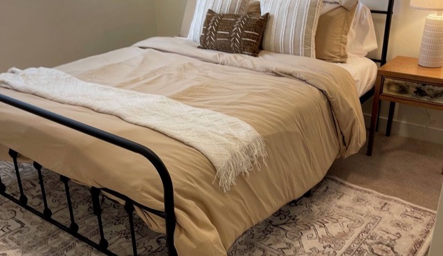 Cozy 1 Bed 1 Bath Apartment w/Pool, Hot Tub, Gym, Pool Table, Arcade Games