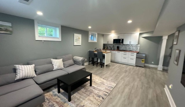 Cozy 1 Bed/1 Bath Cottage