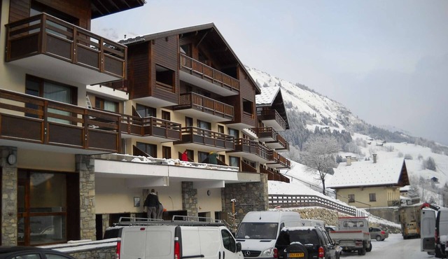 Cozy 1-Bed Apt in Hauteluce, Sleeps 4, Parking, Pool, Fitness, Near Lifts & Shops