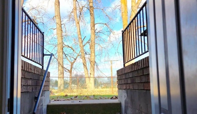 Cozy 1 Bed Basement Studio Apt 10 min to downtown and riverside