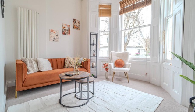 Cozy 1-Bed Flat in the Heart of Kensington W8