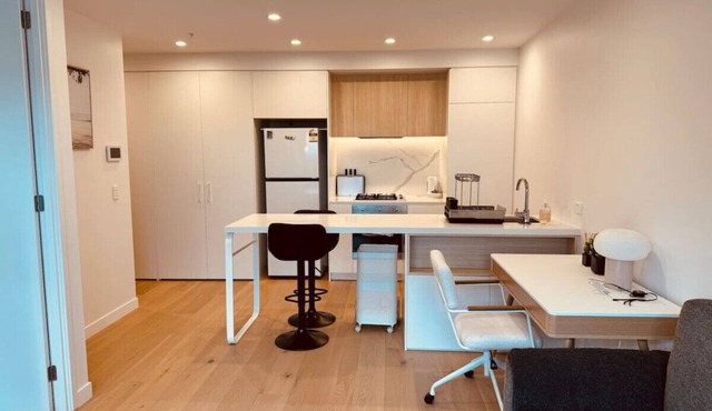 Cozy 1-Bed Flat with City Views