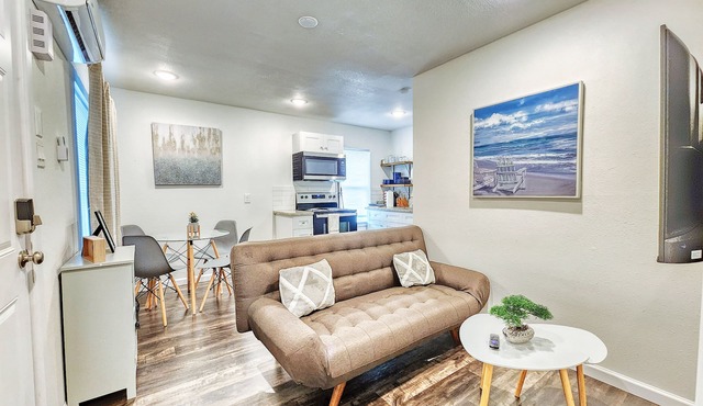 Cozy 1 Bed | UH | MED | Museum | NRG | Night Life