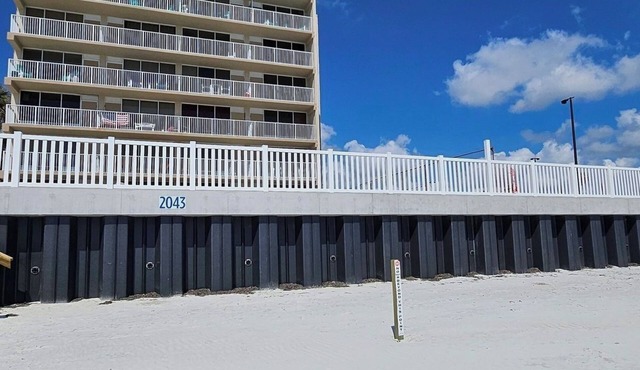 Cozy 1-bedroom condo in phenomenal Daytona Beach Shores with AC
