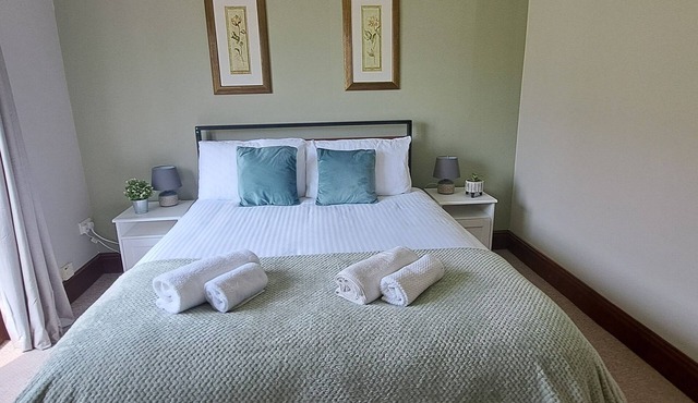 Cozy 1 bed with countryside views near Peterborough