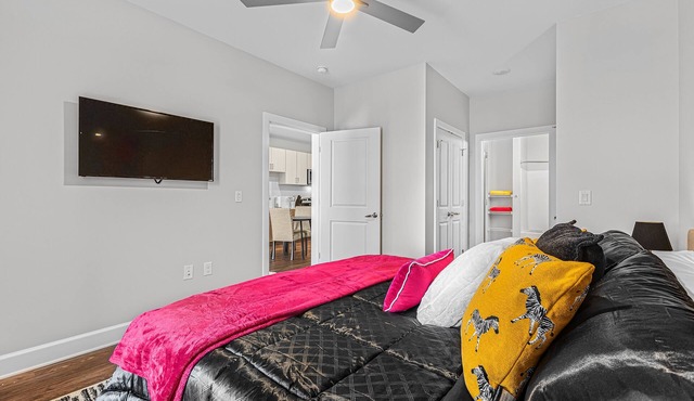 Cozy 1-bed with Pool/Spa/Gym/Parking in The Gulch/Downtown Nashville