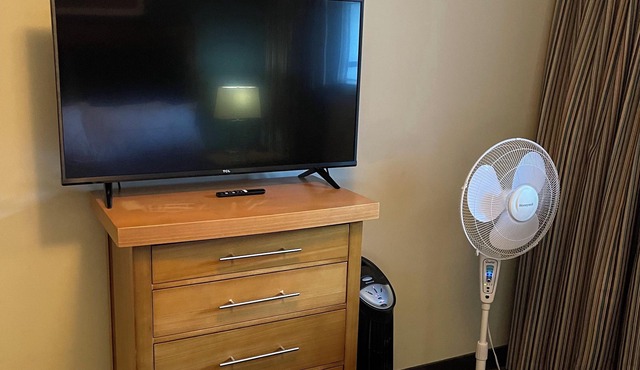 Cozy 1-bedroom condo with fitness room, WiFi in brilliant Dead Man's Flats