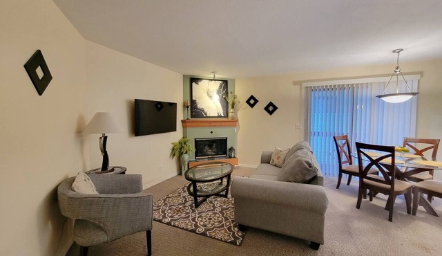 Cozy 1-bedroom condo with AC in tranquil Greenwood Village