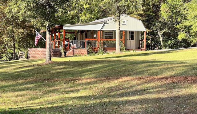 Cozy, 1 Bedroom, 1.5 Bathroom, ADULTS ONLY, Smoke-free Tiny House.