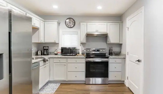 Cozy 1 Bedroom, 1 Bath guest house. Private country setting.