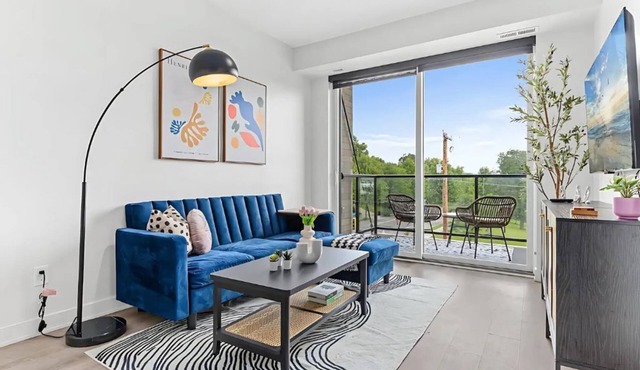 Cozy 1 Bedroom, 1 Bath Getaway with Balcony in Kingfield
