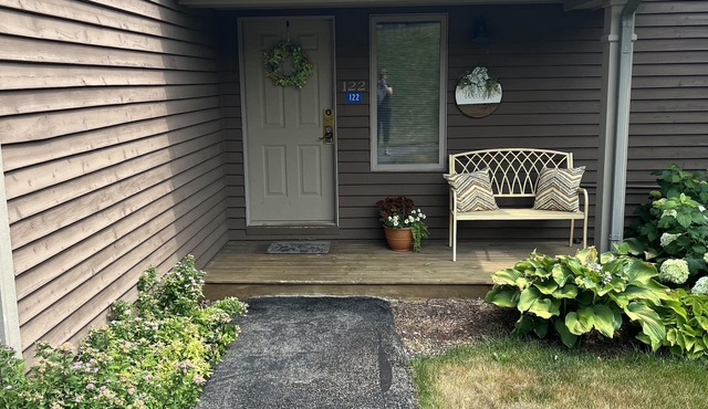 Cozy 1 Bedroom, 2 Bath Townhome in the Galena Territory
