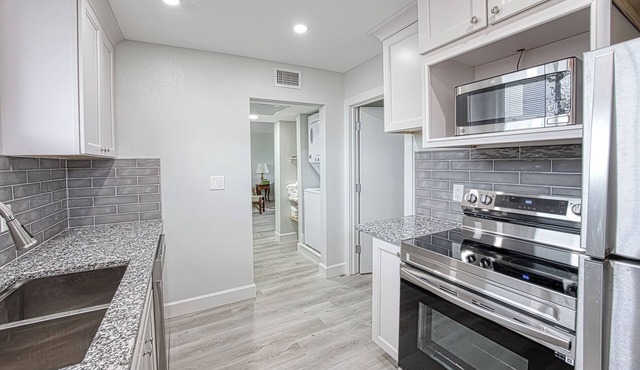 Cozy 1-bedroom 2nd floor overlooking the River District in Downtown Fort Myers