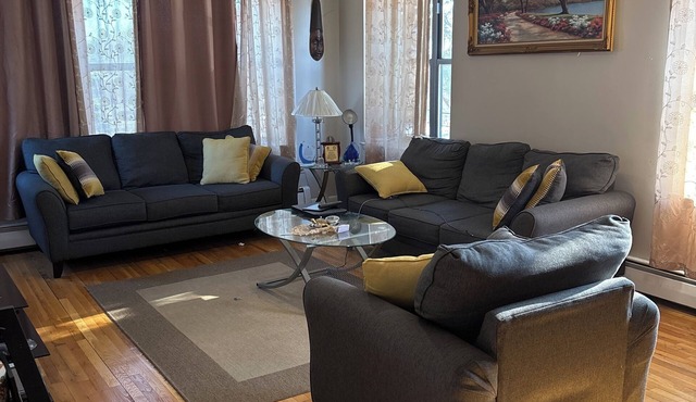 Cozy 1-bedroom apartment in perfect City of Orange with AC and Heat