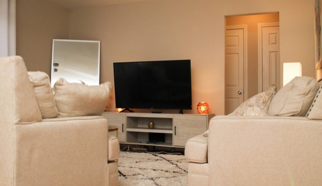 Cozy 1-bedroom apartment in enjoyable East Brunswick with WiFi, FREE PARKING.