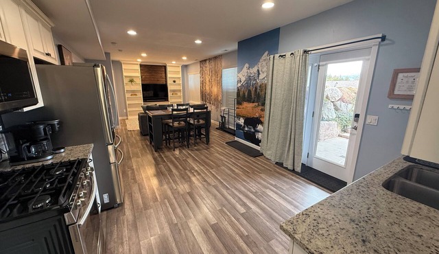 Cozy 1-bedroom apartment in charming Mountain Green