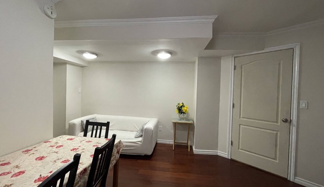 Cozy 1 Bedroom Apartment + Parking - Great for Toronto Commuters