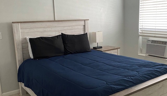 Cozy 1-bedroom apartment in charming Boynton Beach with AC