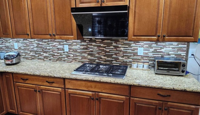 Cozy 1-bedroom apartment with AC and WiFi in serene New Brunswick