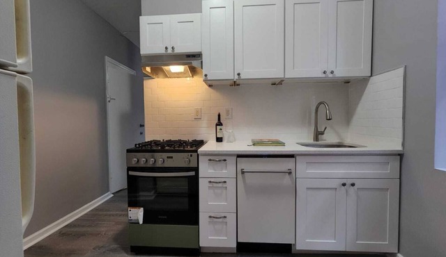 Cozy 1-bedroom apartment in West New York with AC, WiFi