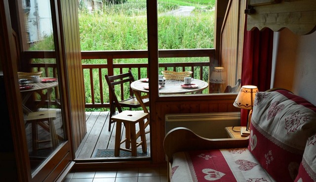 Cozy 1-Bedroom Apartment, Well-Equipped, Near Ski Slopes and Village Center