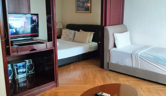 Cozy 1-bedroom apartment in fabulous Kuala Lumpur with AC and gym access
