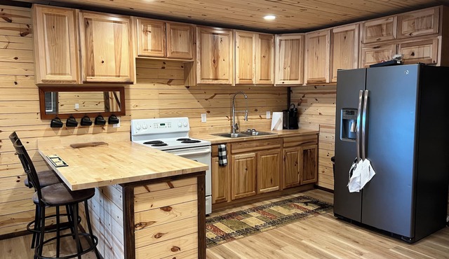 Cozy 1-bedroom apartment with WiFi, AC with a great view of Cherokee Lake.