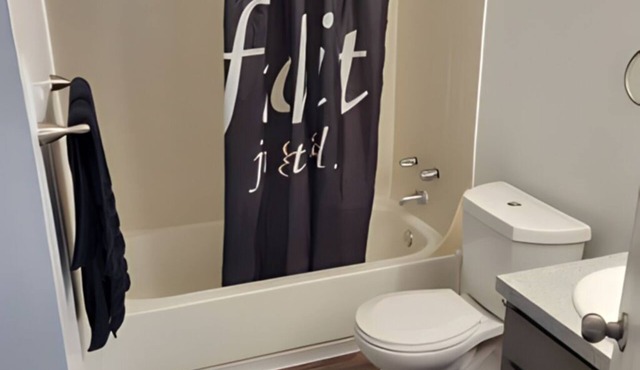 Cozy 1-bedroom apartment with AC and WiFi in charming Chesterfield