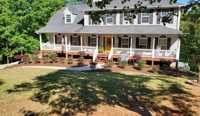 Cozy 1-bedroom apartment in tranquil Douglasville with AC