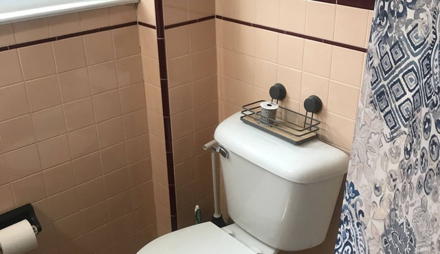 Cozy 1-bedroom apartment in Philadelphia - Off street parking & in building W/D