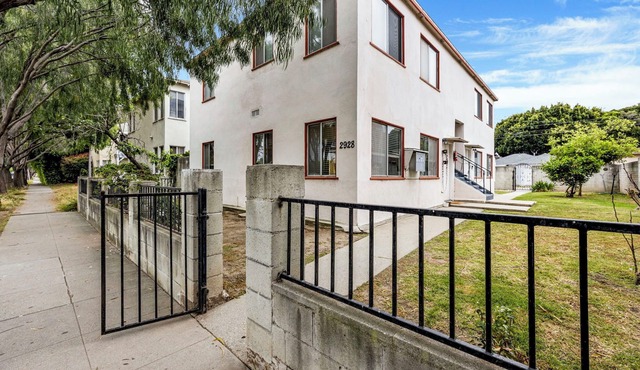 Cozy 1-bedroom apartment in terrific Santa Monica AC, WiFi, Free Parking Laundry