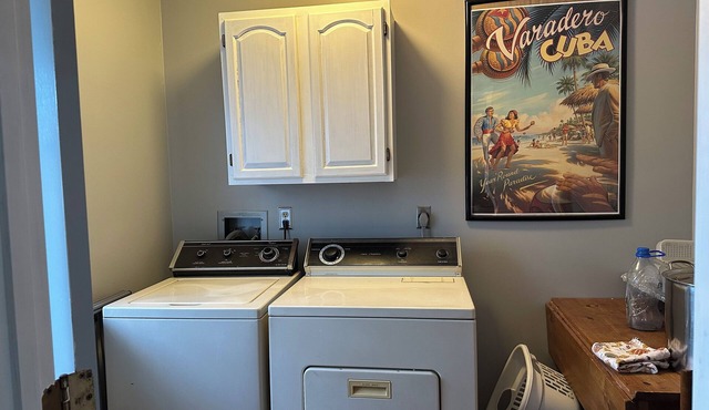 Cozy 1-bedroom apartment in tranquil Kansas City with AC