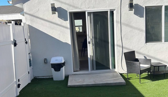 Cozy 1-bedroom apartment in Los Angeles with AC