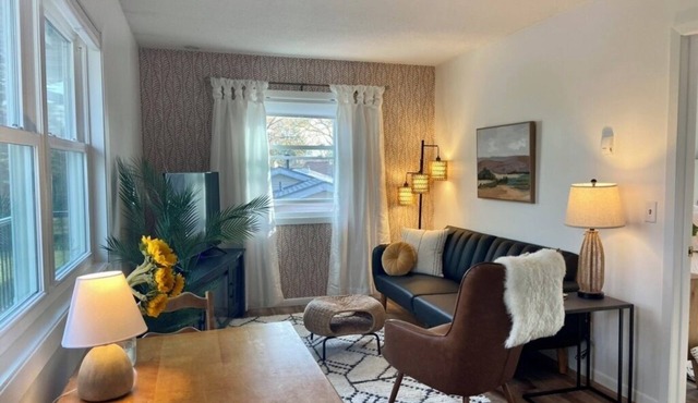 Cozy 1-bedroom apartment in quaint Minneapolis neighborhood