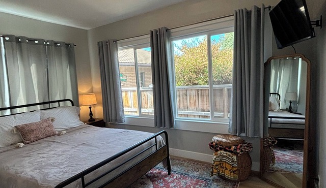 Cozy 1-bedroom apartment with a pulled out couch and WiFi in lovely Porterville
