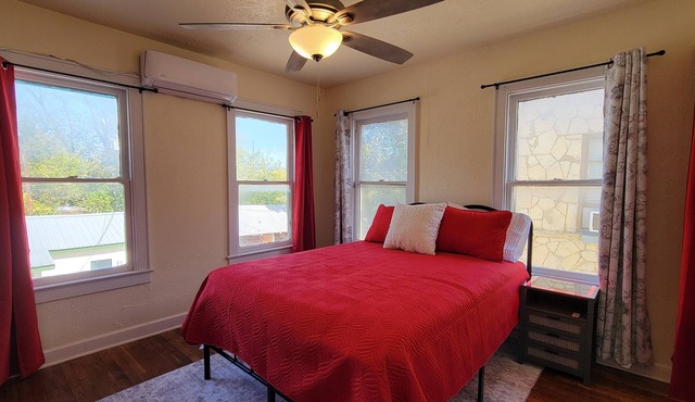 Cozy 1-bedroom apartment 5 minutes to Downtown San Antonio, Riverwalk, Pearl