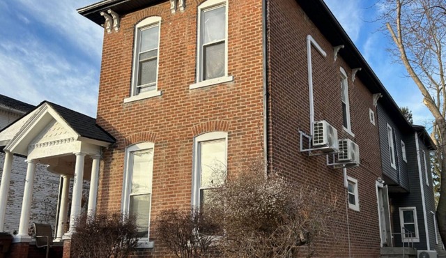 Cozy 1-bedroom apartment with WiFi, AC, washer/dryer in charming Springfield