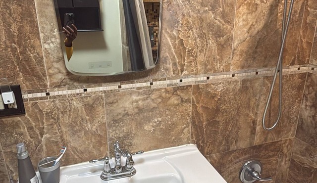 Cozy 1-bedroom apartment in lovely Belleville with WiFi near NYC