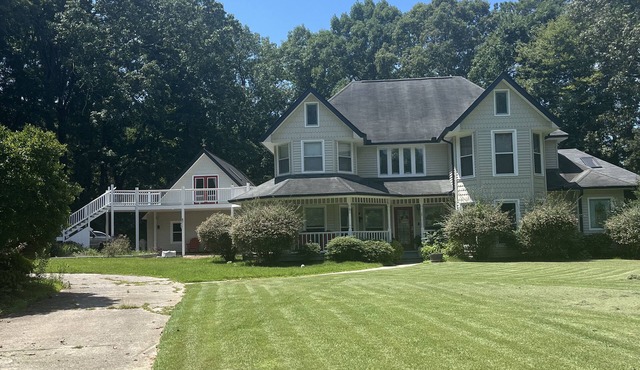 Cozy 1-bedroom apartment in charming Carrollton with AC, WiFi