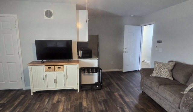 Cozy 1-bedroom apartment in serene Cottonwood with WiFi, AC