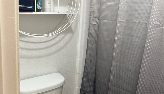 Cozy 1-bedroom apartment in charming Fort Worth with AC